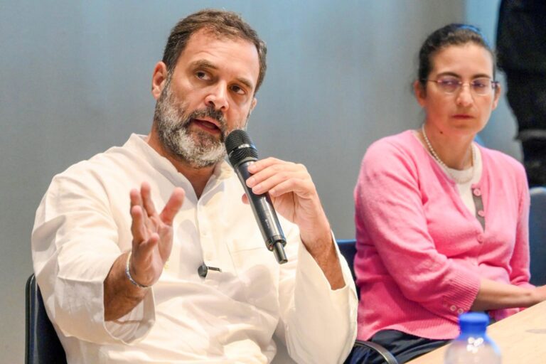 मोदी की टिप्पणी से राहुल गांधी हुए नाराज, कहा पीएम मोदी ने तेलंगाना के शहीदों का किया अपमान rahulgandhi