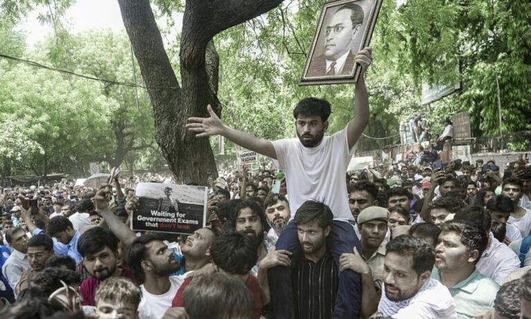 कल 20 जुलाई को संसद मार्च पर अड़ी कॉकरोच जनता पार्टी कल 20 जुलाई को संसद मार्च पर अड़ी कॉकरोच जनता पार्टी